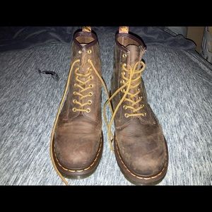 Docs. Size 10, asking for 100. slightly used.
